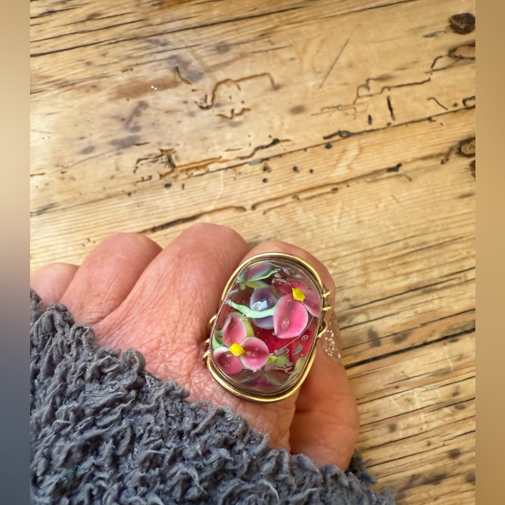 🌈HOST PICK🌈NWOT Artisan Lampwork Floral Silver Gold Ring Floral Glass Ring - Picture 16 of 16